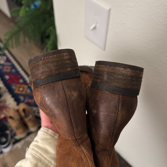 Born Hayden Boots in Rust Tobacco Distressed - Picture 14 of 16